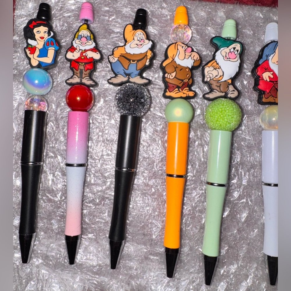 Complete set of Snow White and all 7 Dwarfs handmade you get all 8 pens - Picture 2 of 3